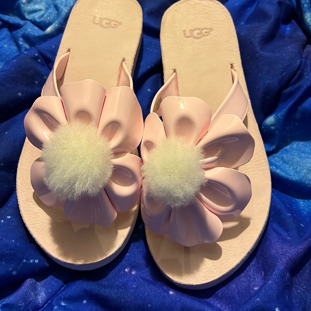 UGG POPPY Seashell Pink Flower Flip flop